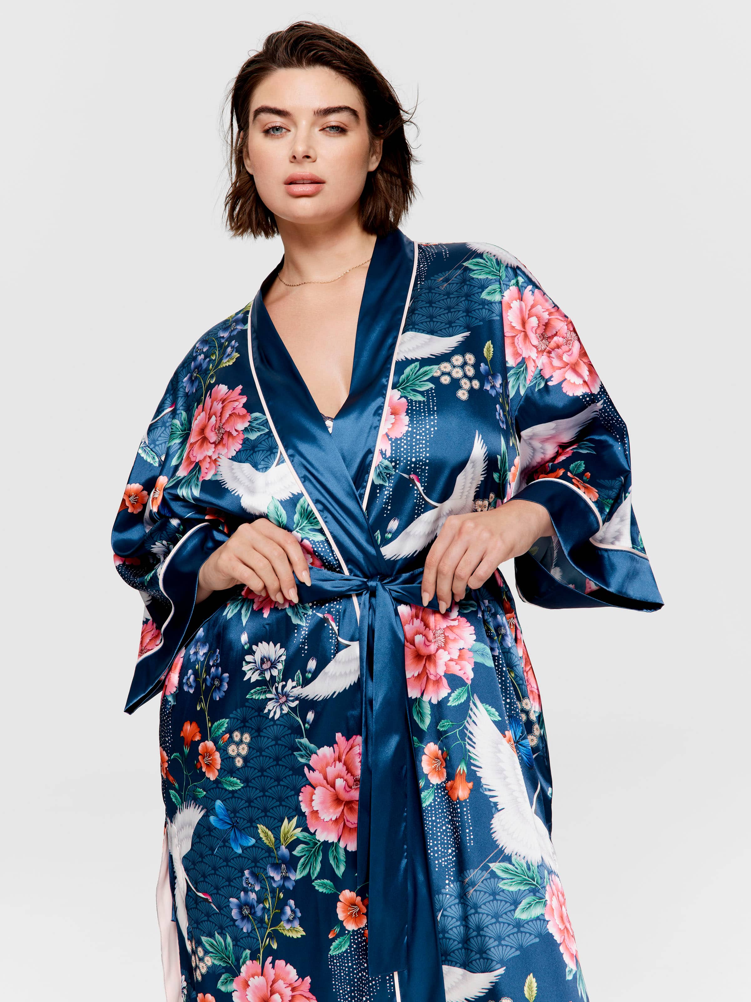 KRUIHAN Traditional Japanese Kimono Women Yukata Satin Dressing Gown  Japanese Style Dresses for Women,Party Fancy Dress Cosplay Costume with  Folding Fans Tabi Socks,Style A-Black : Amazon.co.uk: Fashion